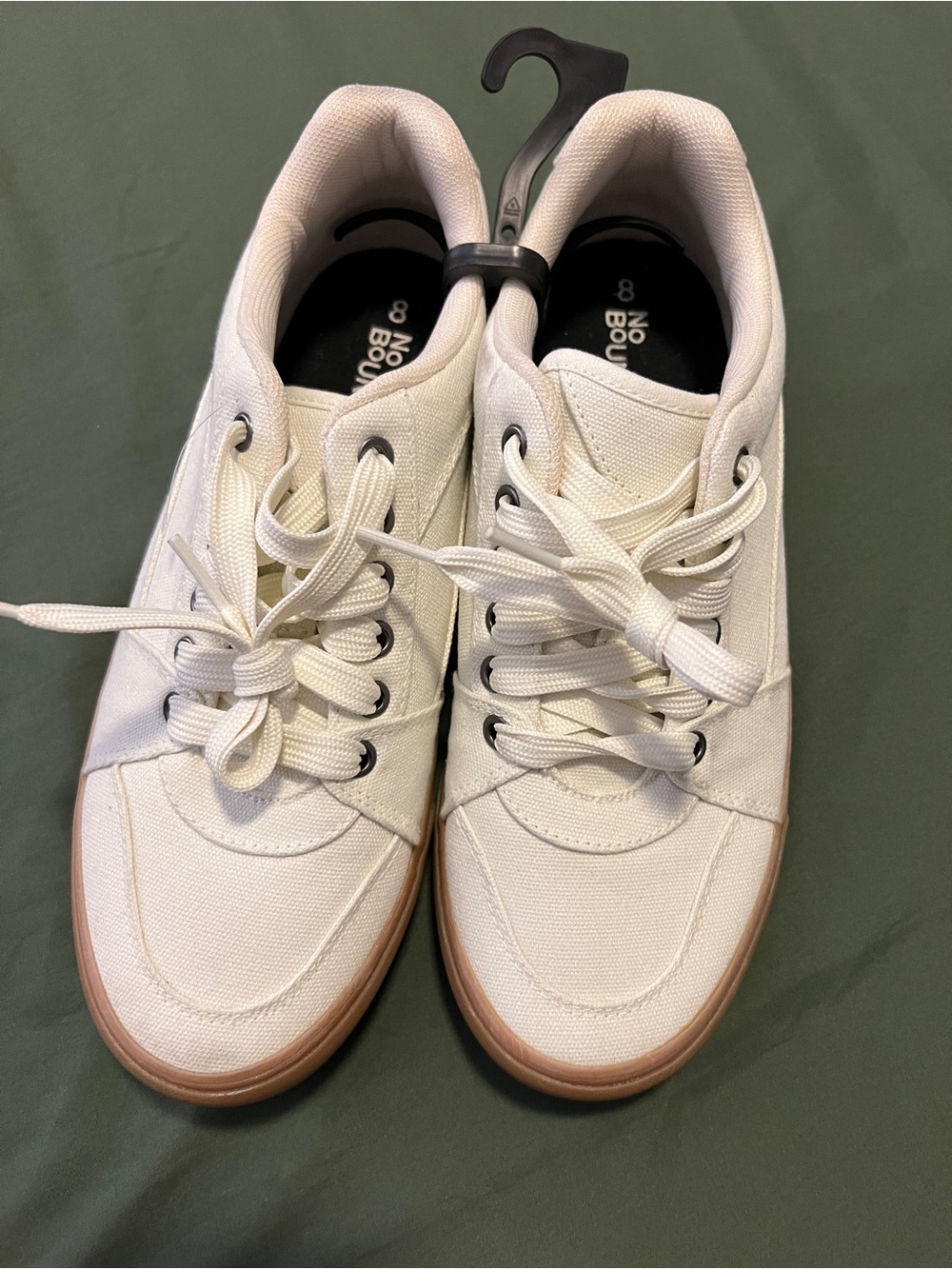 Men's Casual Sneakers in Off-White with Gum Sole Size 8